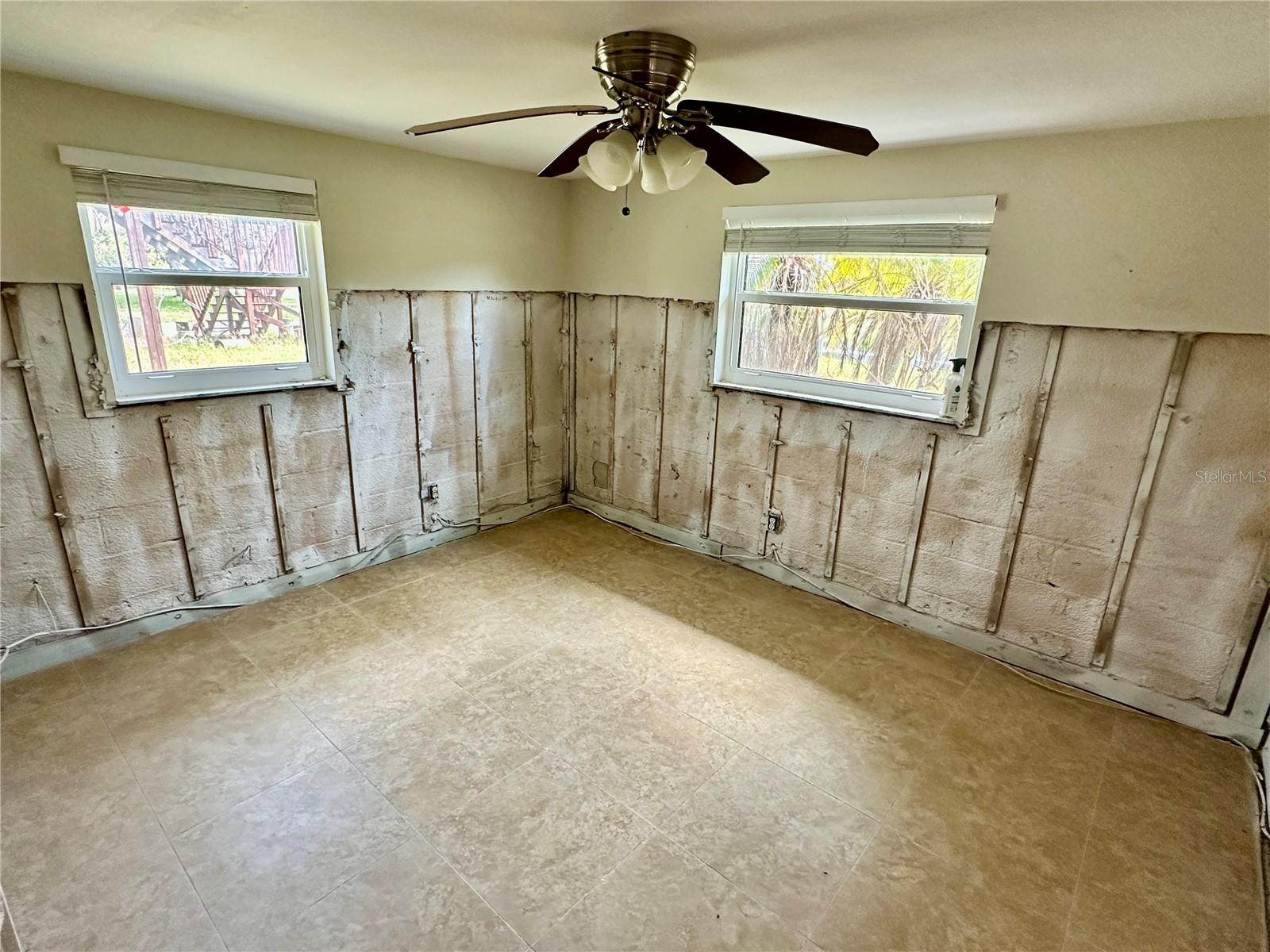 TB8360004 Property Photo