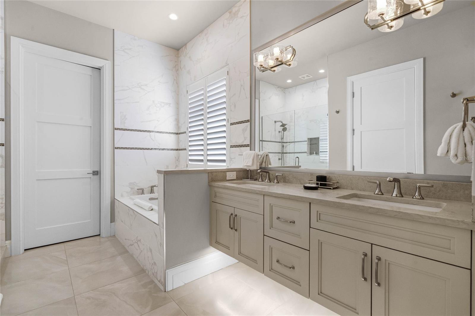 O6288561 Property Photo