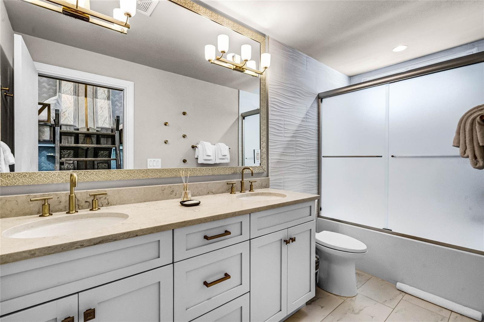 O6288561 Property Photo