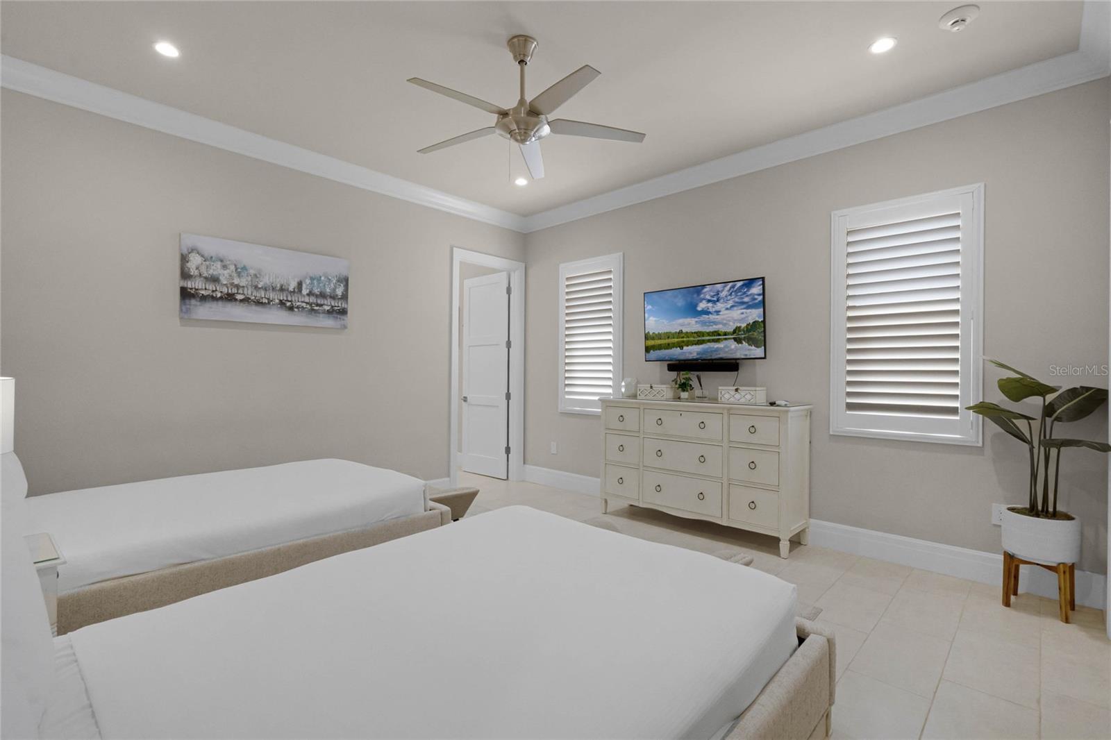 O6288561 Property Photo