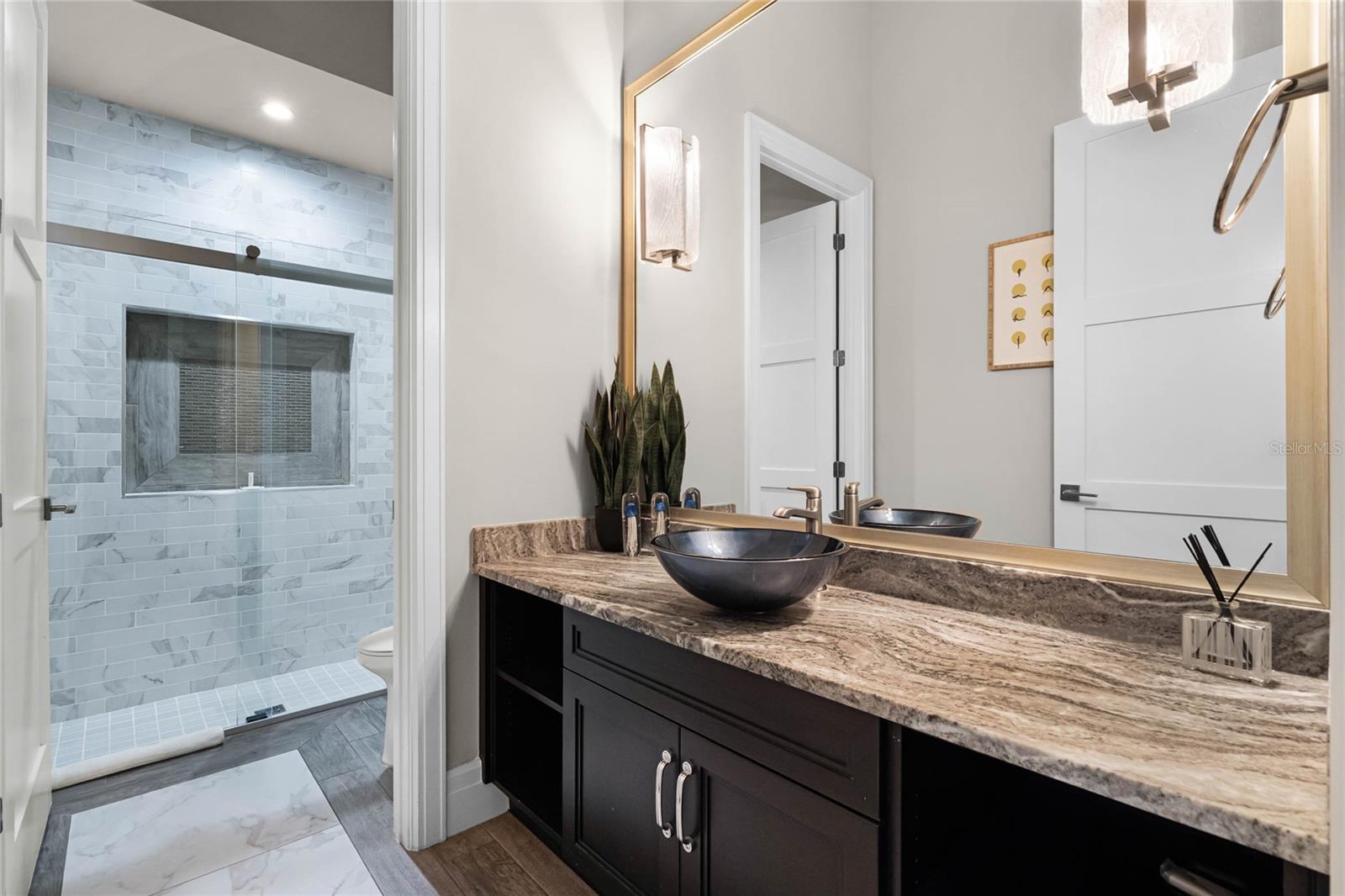 O6288561 Property Photo