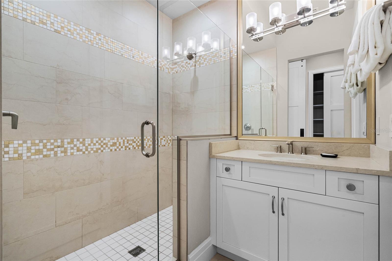 O6288561 Property Photo