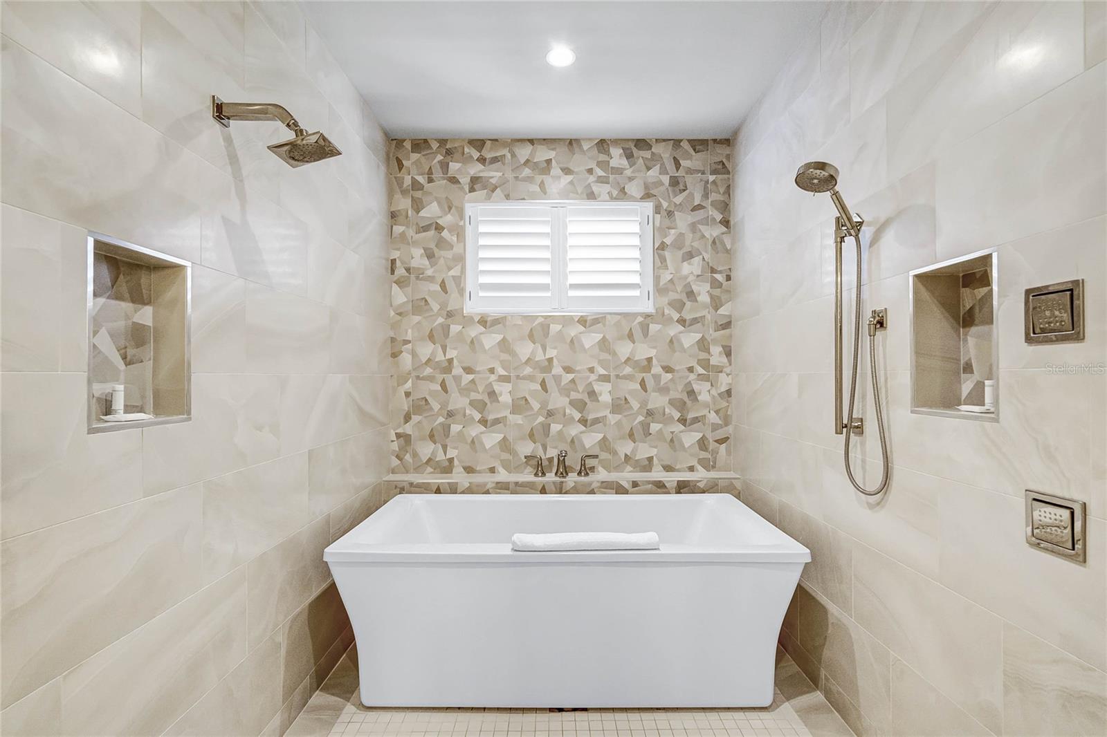 O6288561 Property Photo