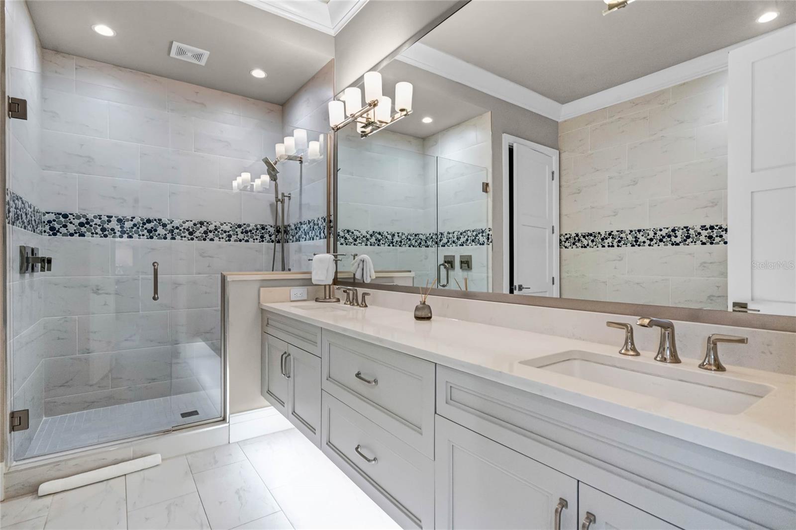 O6288561 Property Photo