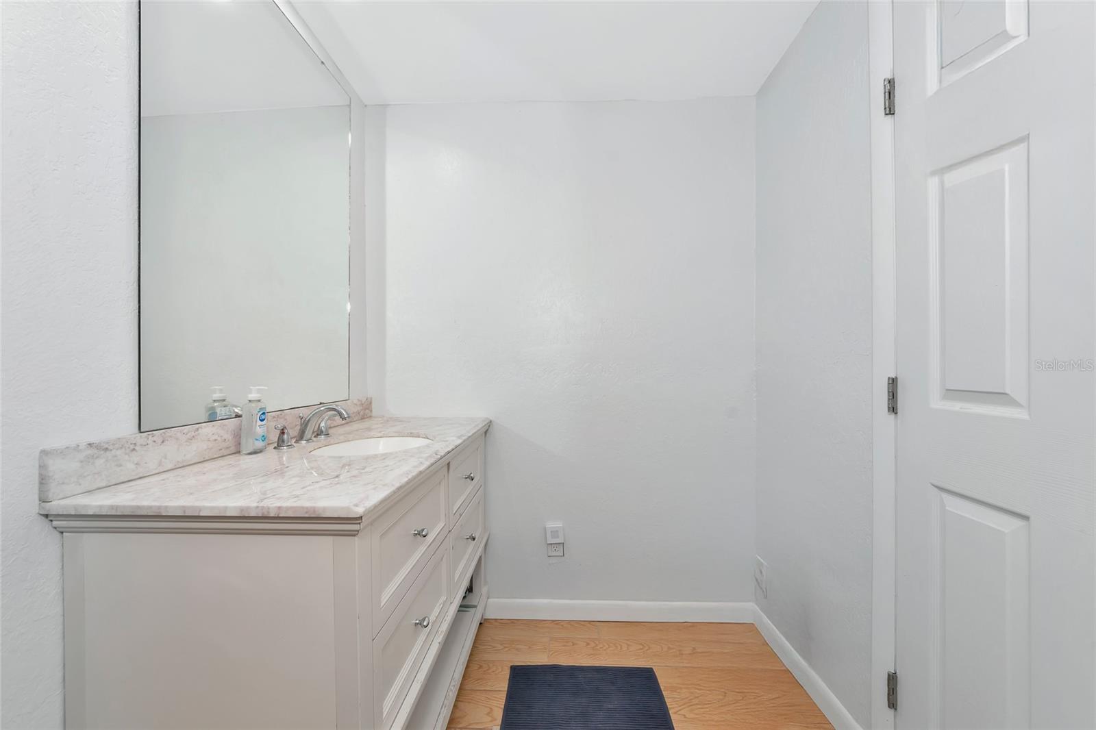 5860 BROWN LN, SARASOTA, FL, 34232