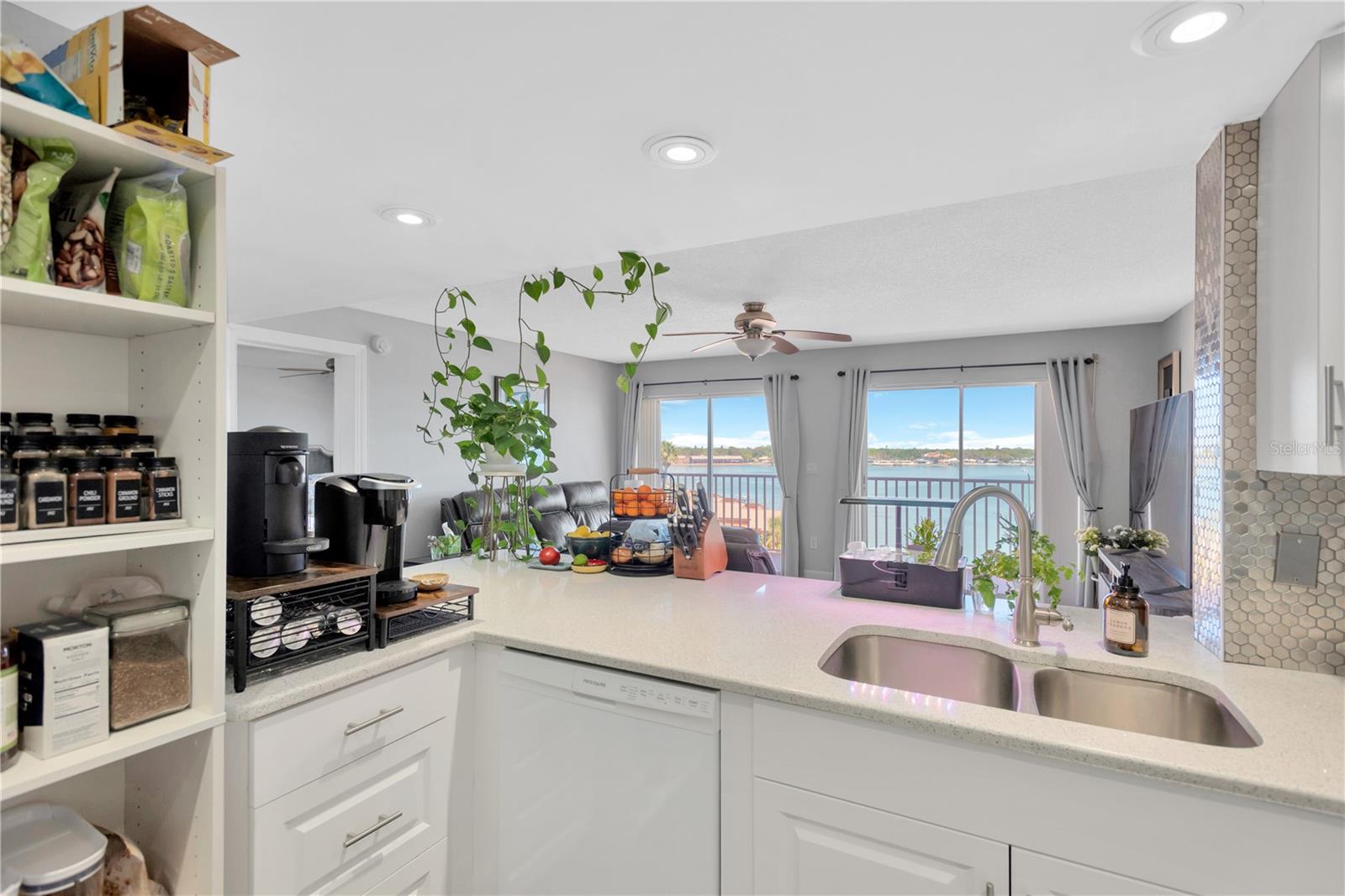 7432 SUNSHINE SKYWAY LN S #602, ST PETERSBURG, FL, 33711
