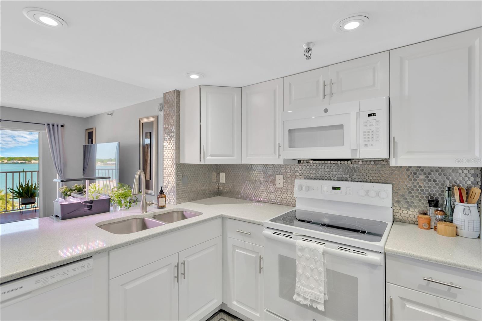 7432 SUNSHINE SKYWAY LN S #602, ST PETERSBURG, FL, 33711