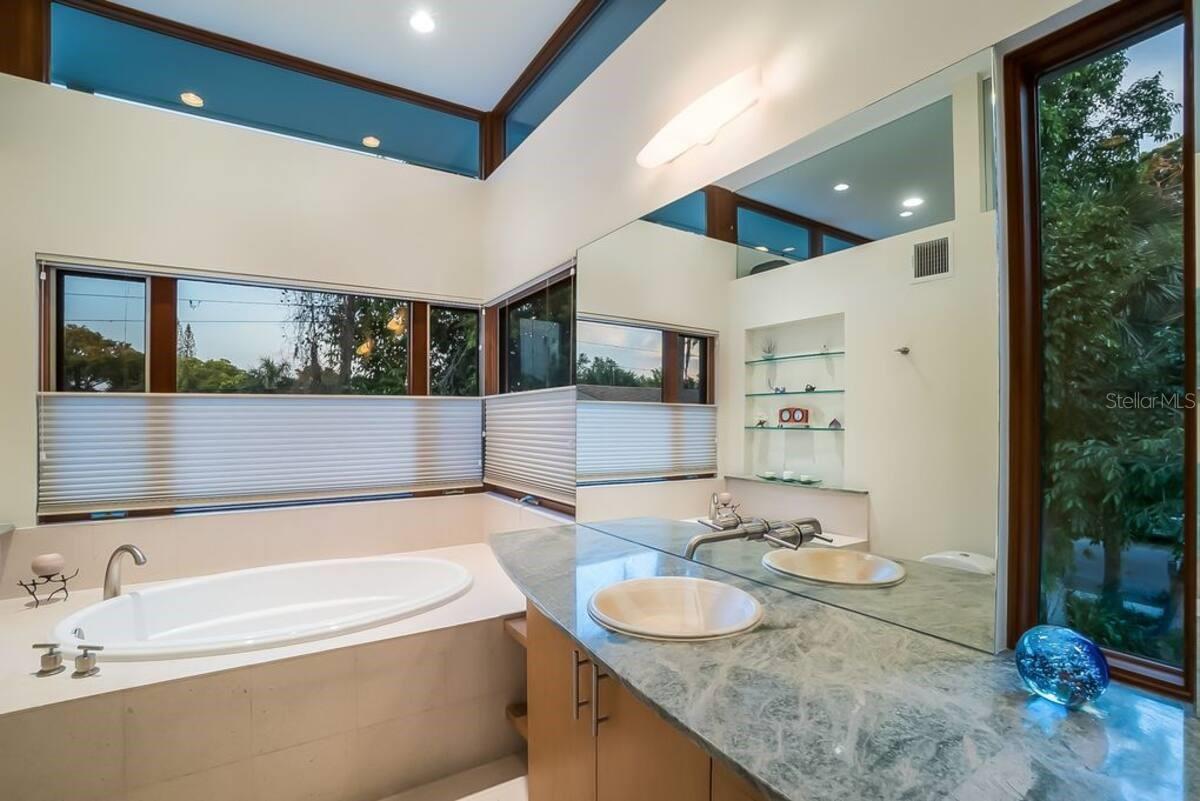 587 47TH ST, SARASOTA, FL, 34234