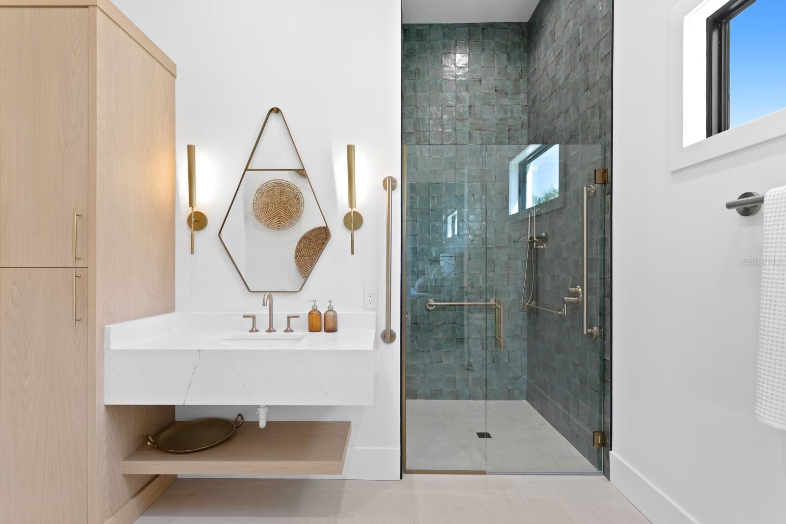 1906 CAROLINA AVE NE, ST PETERSBURG, FL, 33703