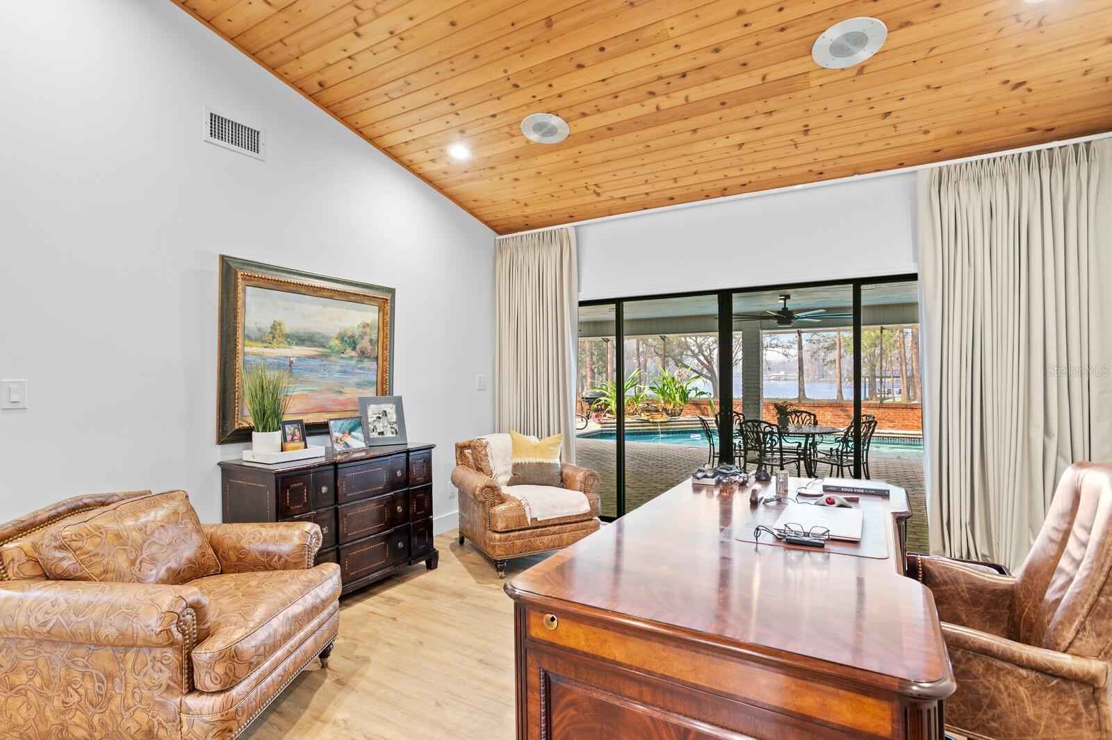 TB8360309 Property Photo