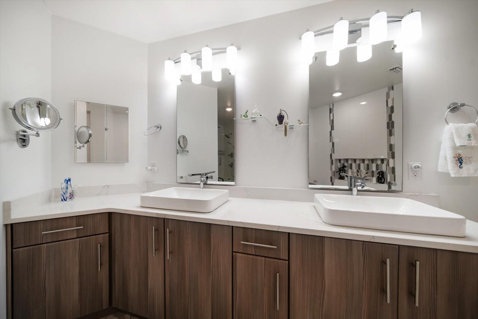 15 AVALON ST #303, CLEARWATER BEACH, FL, 33767