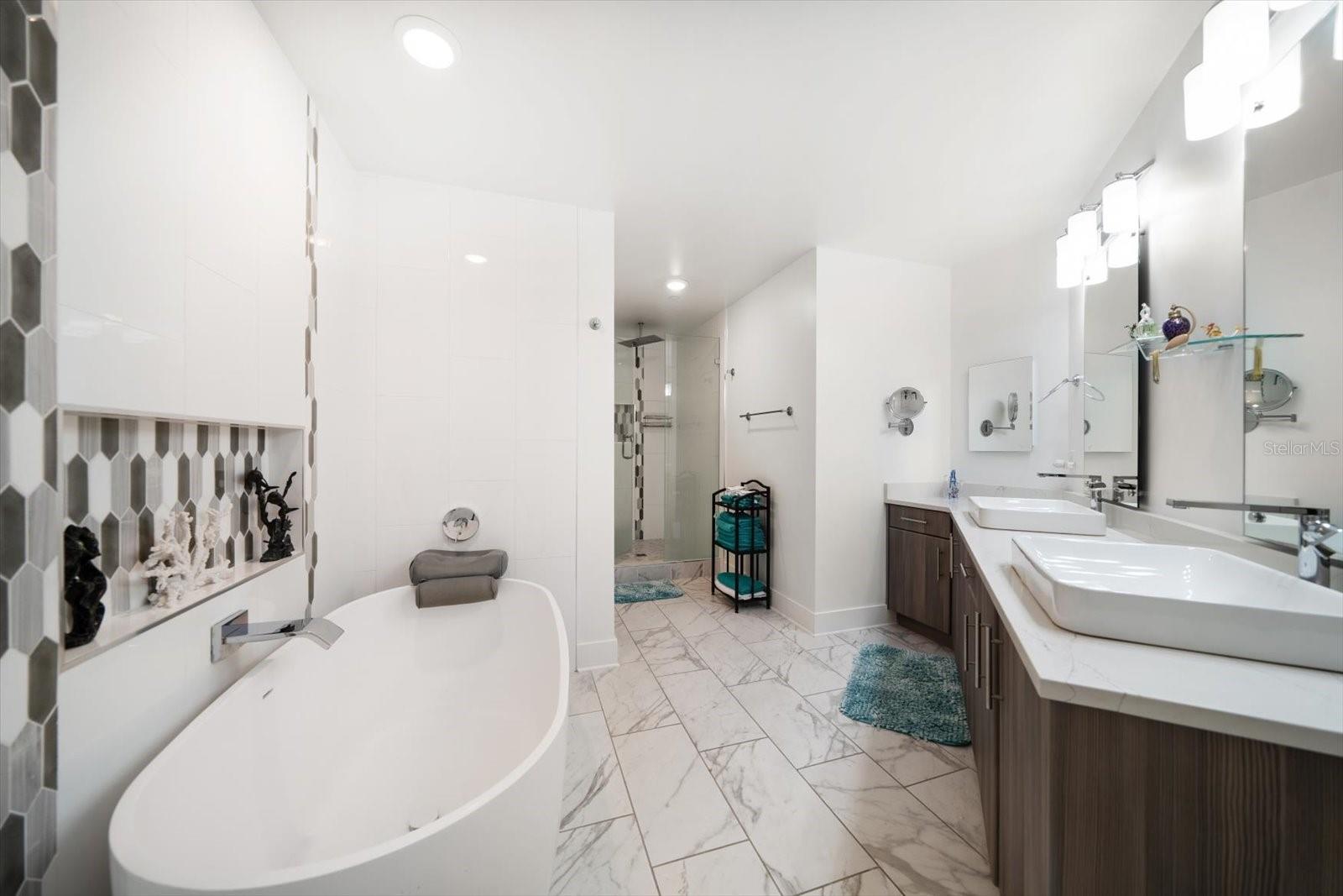 15 AVALON ST #303, CLEARWATER BEACH, FL, 33767