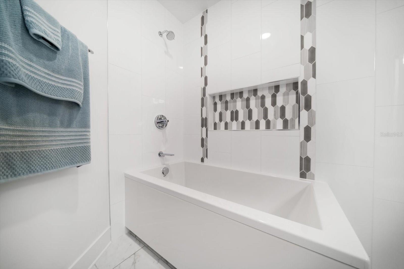 15 AVALON ST #303, CLEARWATER BEACH, FL, 33767