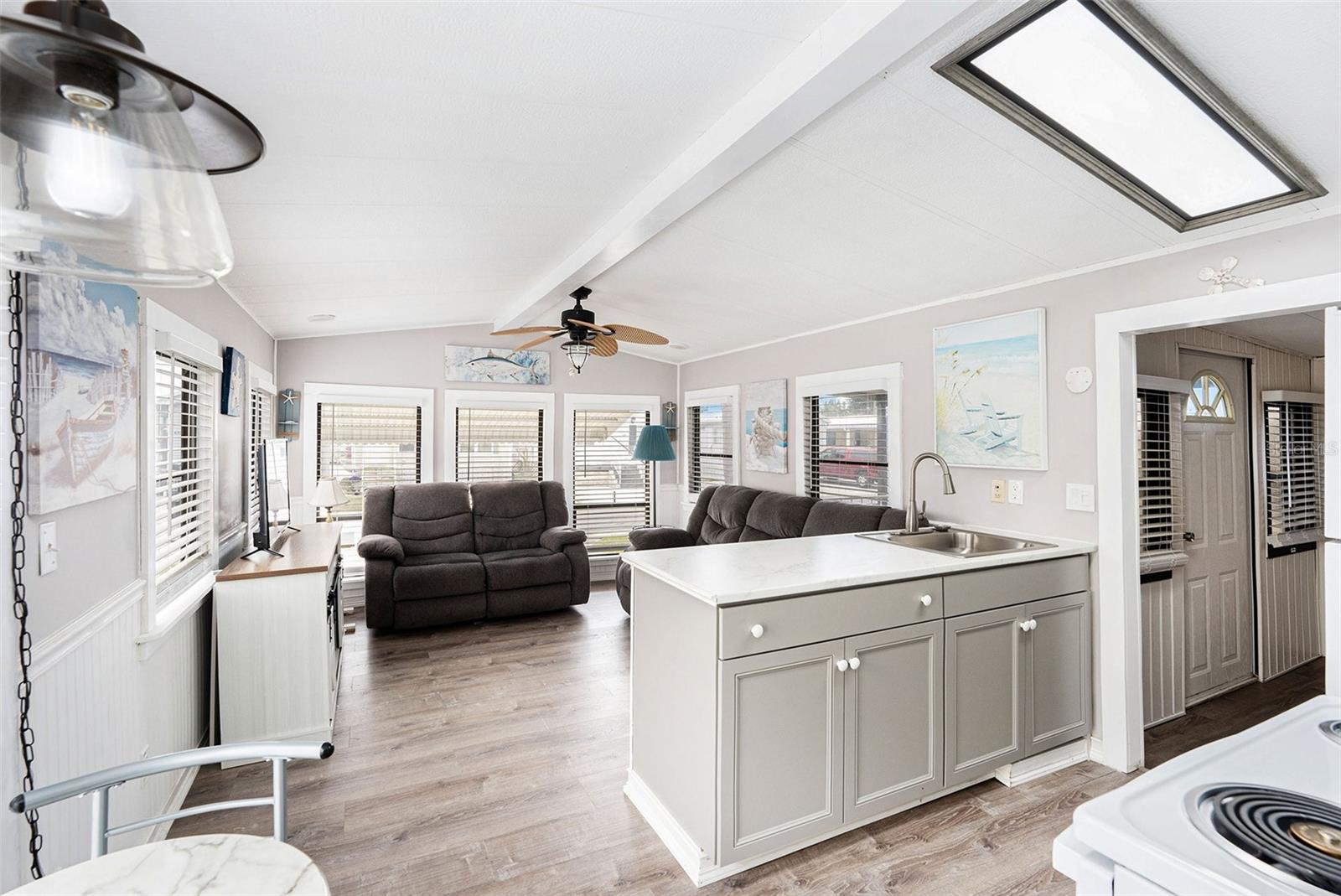 647 YAWL LN, PALM HARBOR, FL, 34683