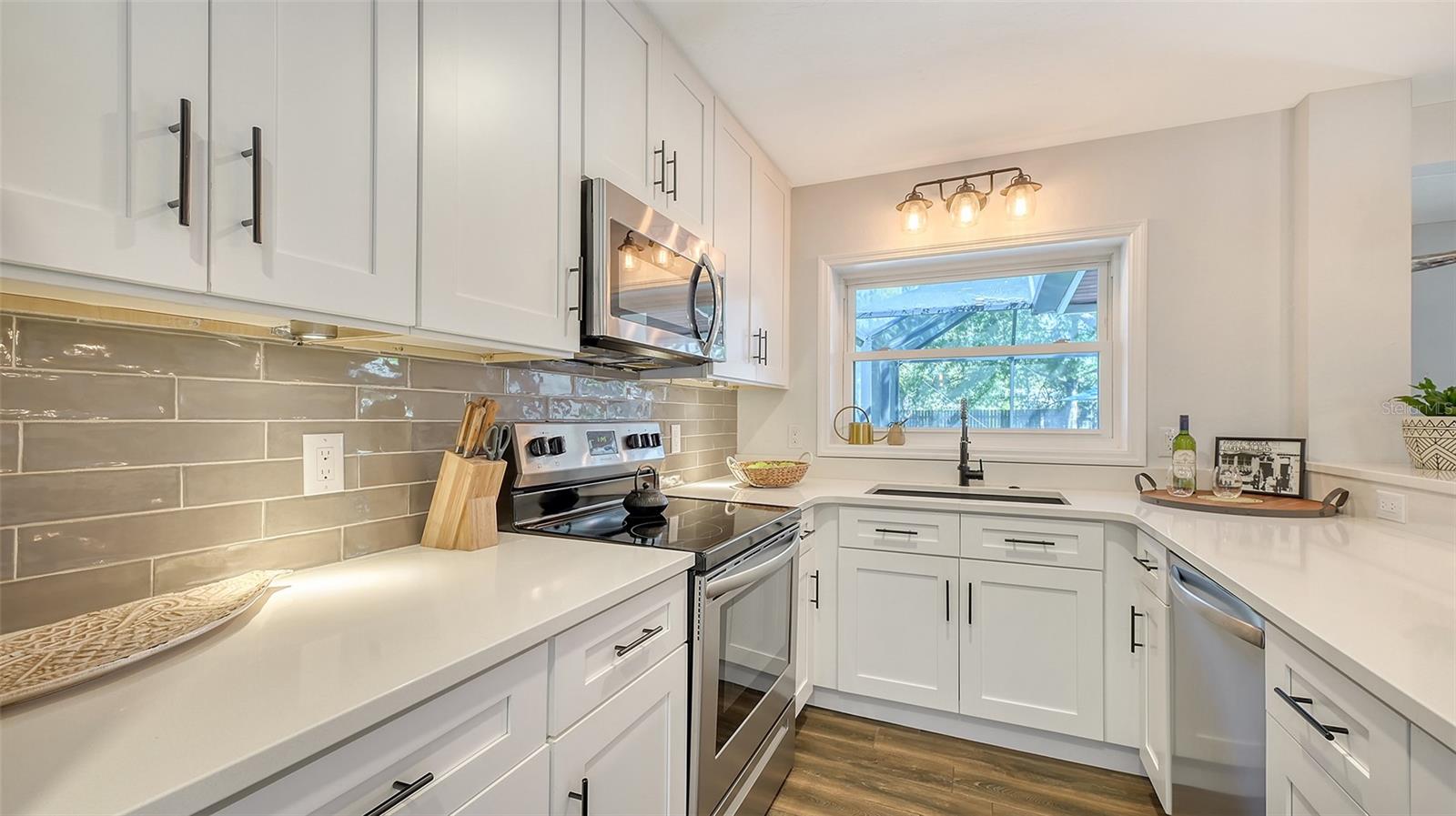 2141 HYDE PARK ST, SARASOTA, FL, 34239