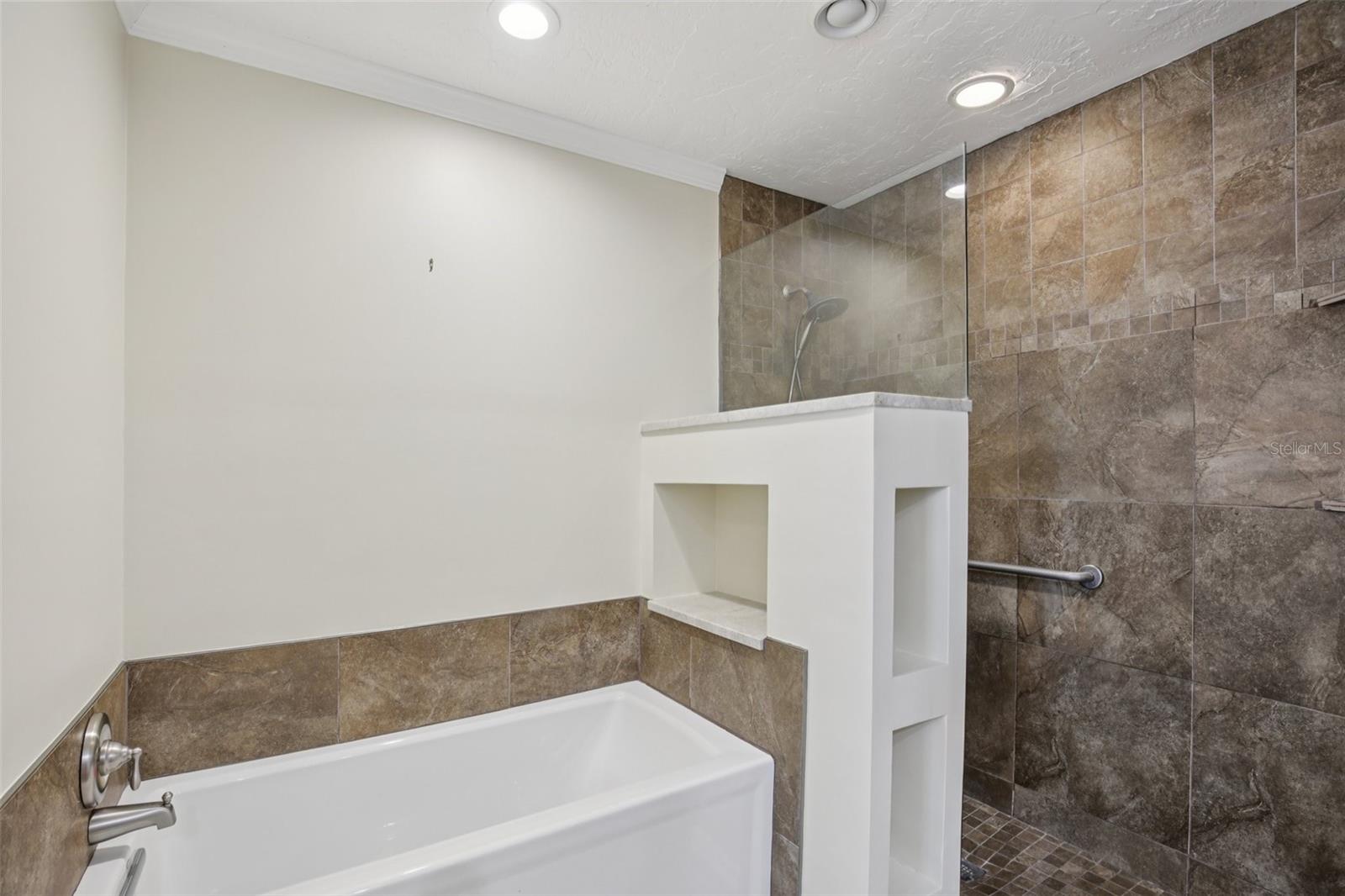 A4644103 Property Photo