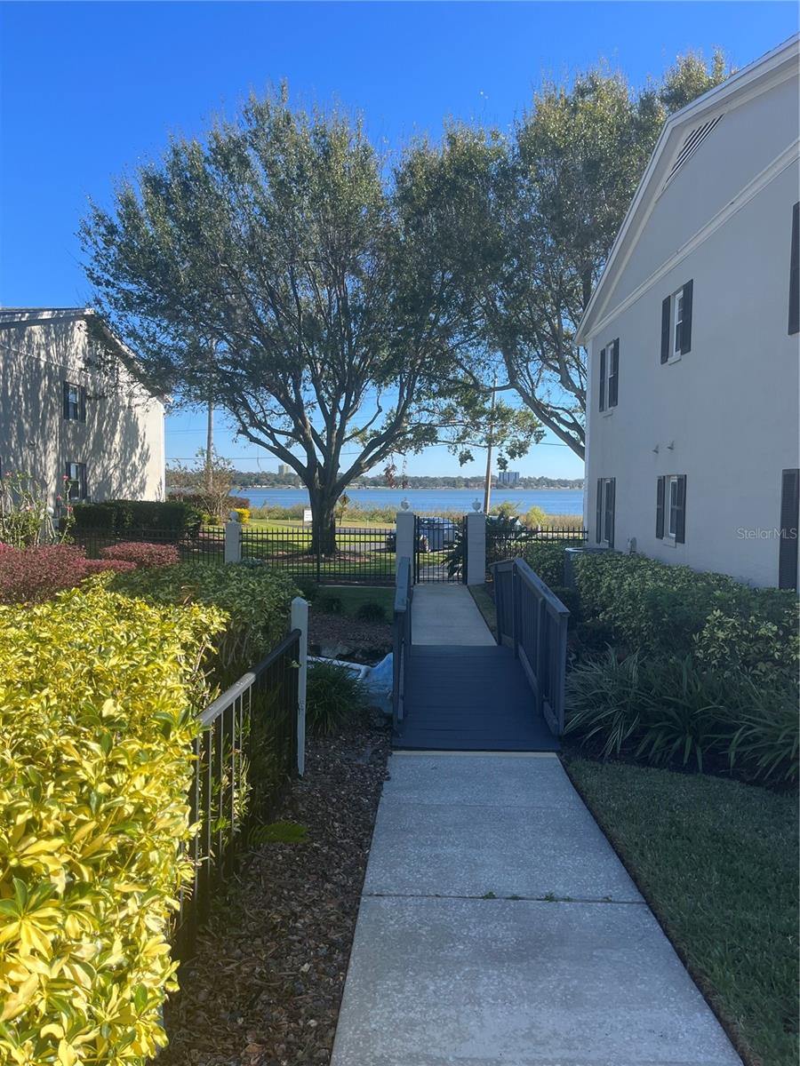 689 LAKE HOWARD DR NW #1E, WINTER HAVEN, FL, 33880