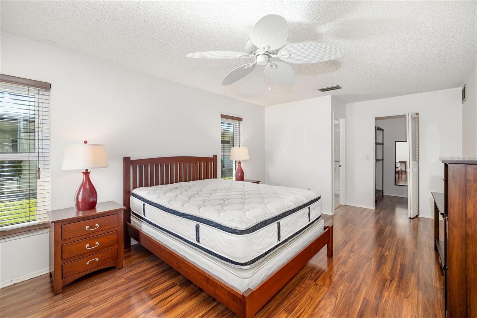1525 FLEETWOOD DR, SARASOTA, FL, 34232