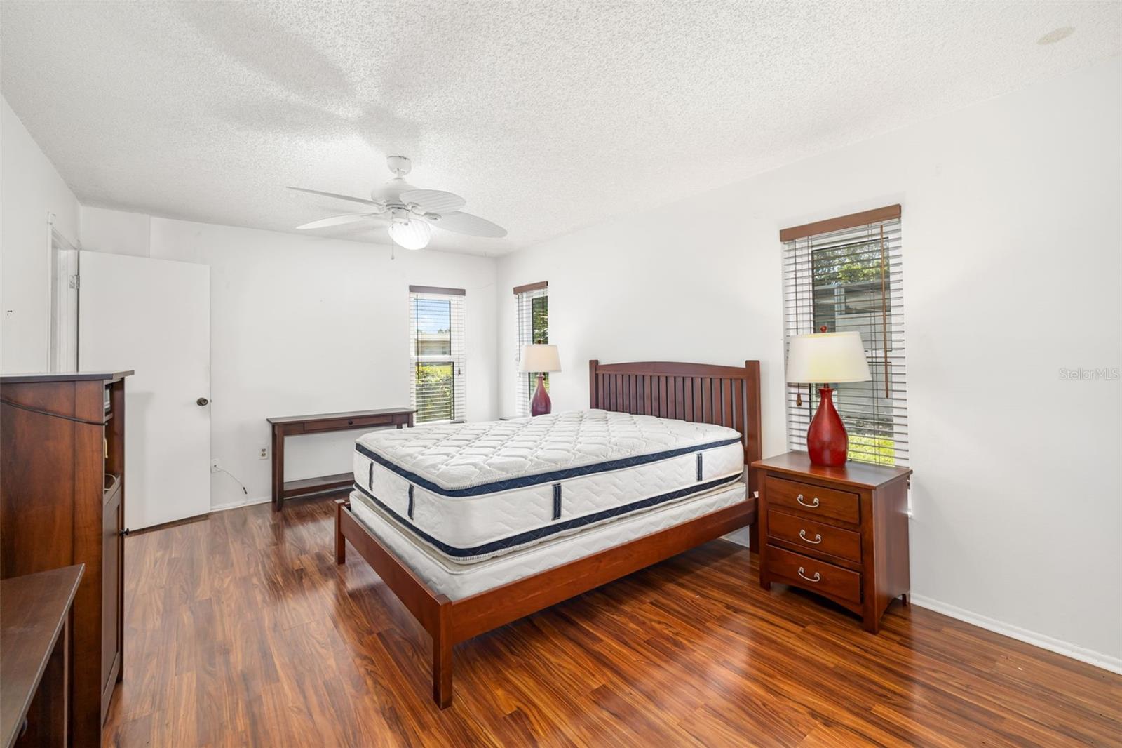 1525 FLEETWOOD DR, SARASOTA, FL, 34232