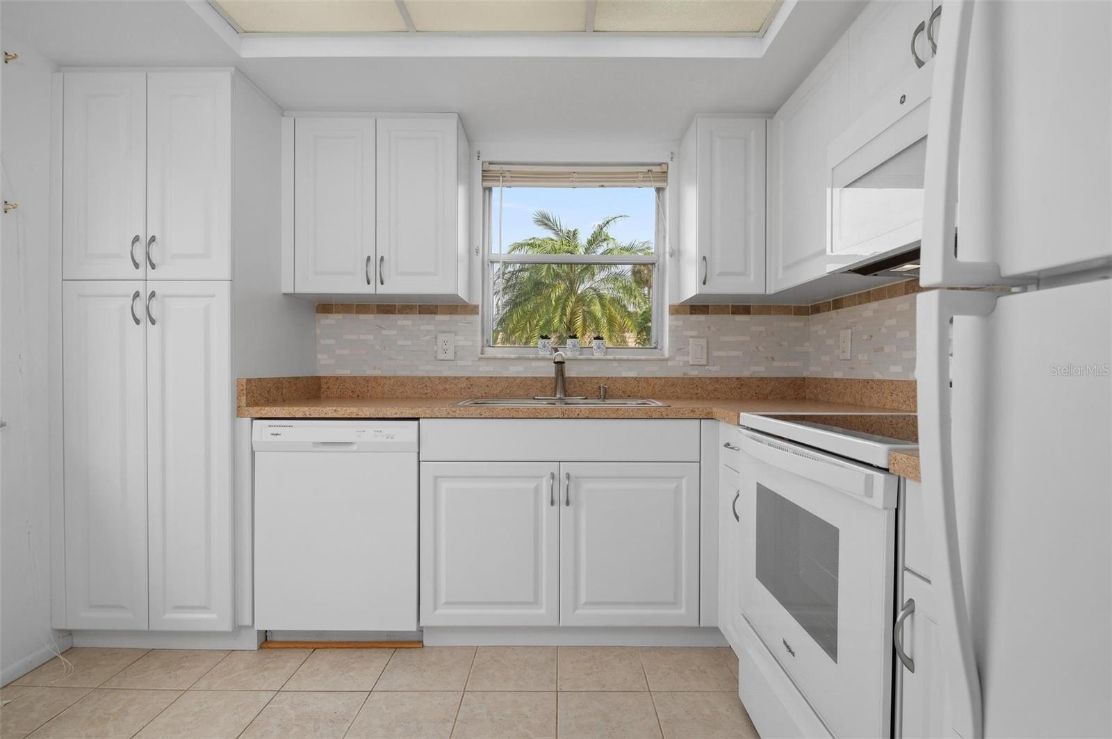 5512 RIVERBLUFF CIR #V-16, SARASOTA, FL, 34231