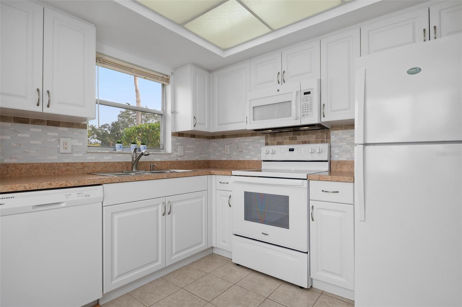 5512 RIVERBLUFF CIR #V-16, SARASOTA, FL, 34231