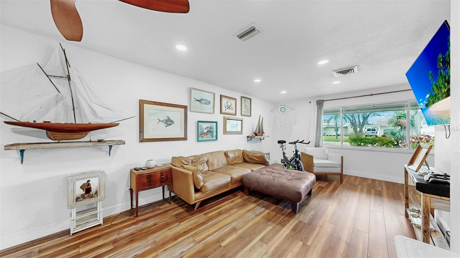 TB8360584 Property Photo