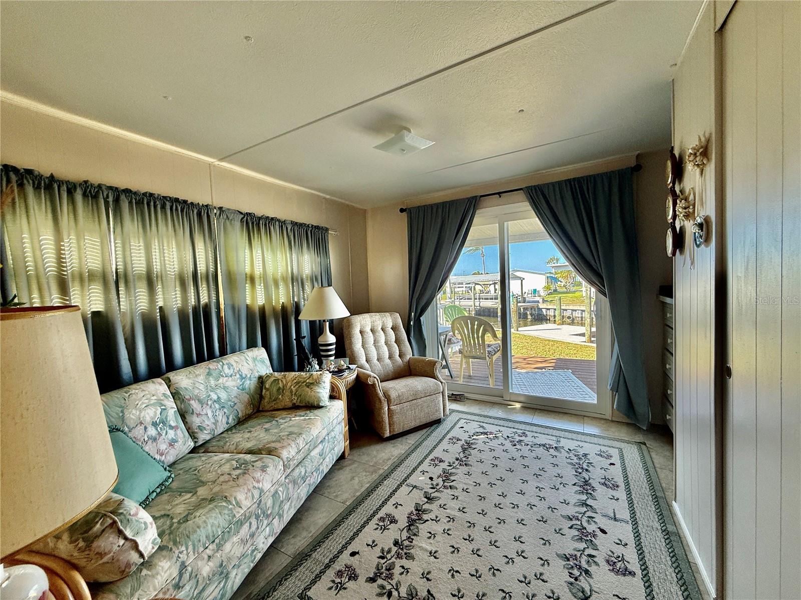 116 W SAINT ANNES CIR, APOLLO BEACH, FL, 33572
