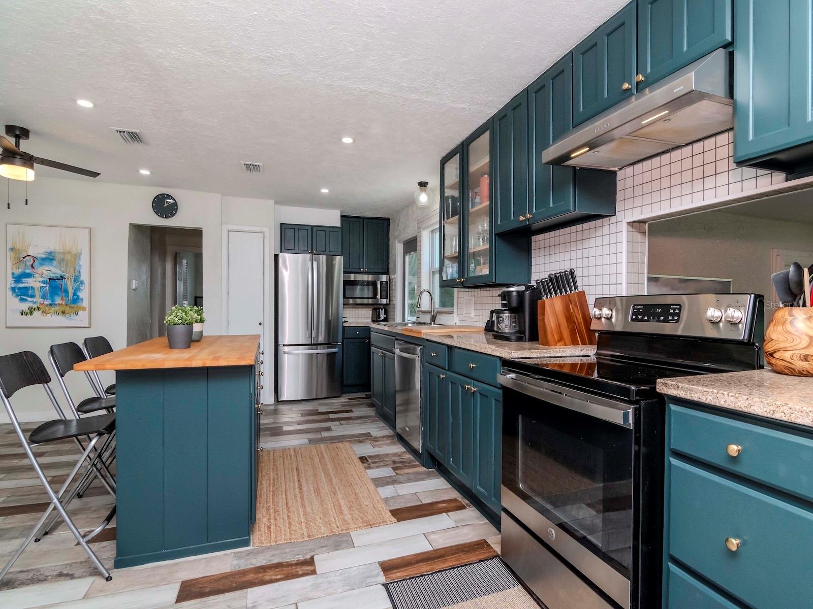 1528 W RIVER SHORE WAY, TAMPA, FL, 33603