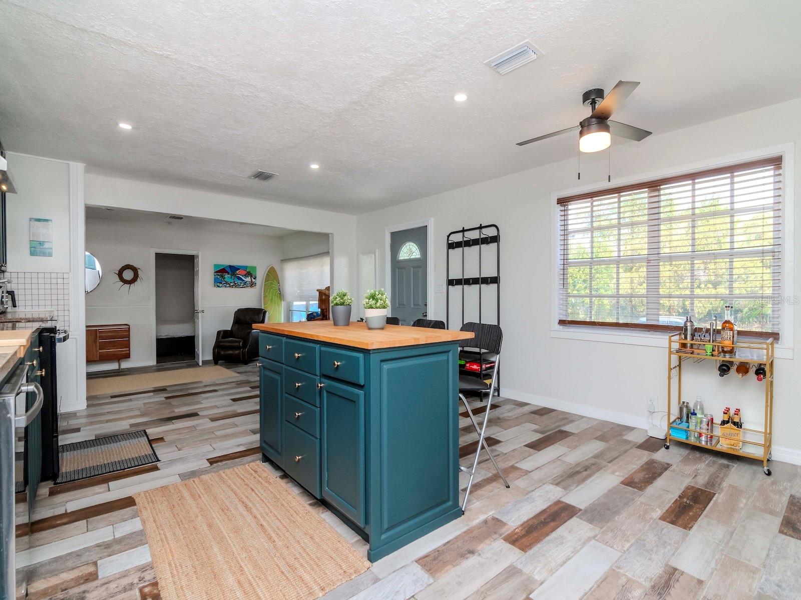 1528 W RIVER SHORE WAY, TAMPA, FL, 33603