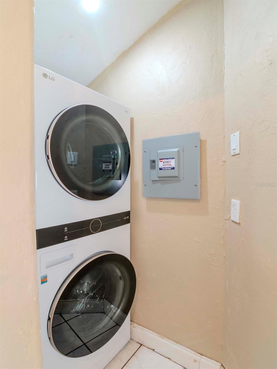 1528 W RIVER SHORE WAY, TAMPA, FL, 33603