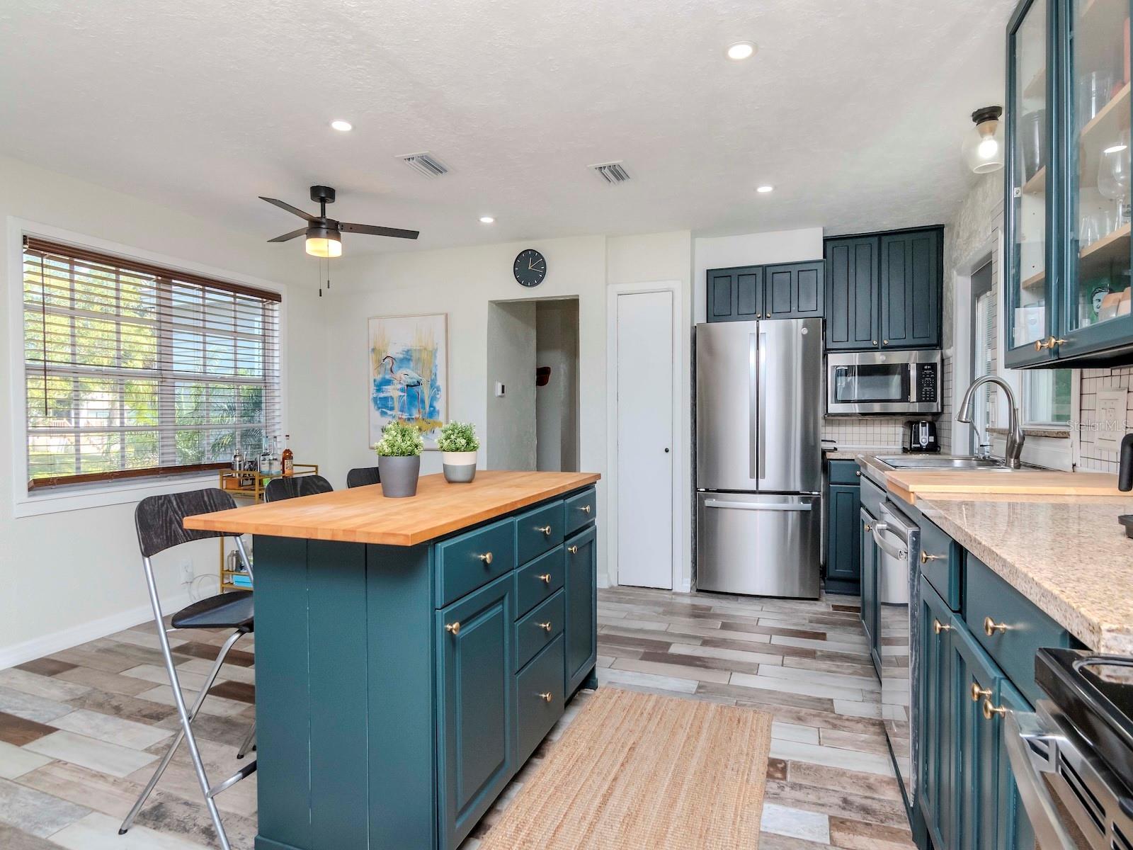 1528 W RIVER SHORE WAY, TAMPA, FL, 33603
