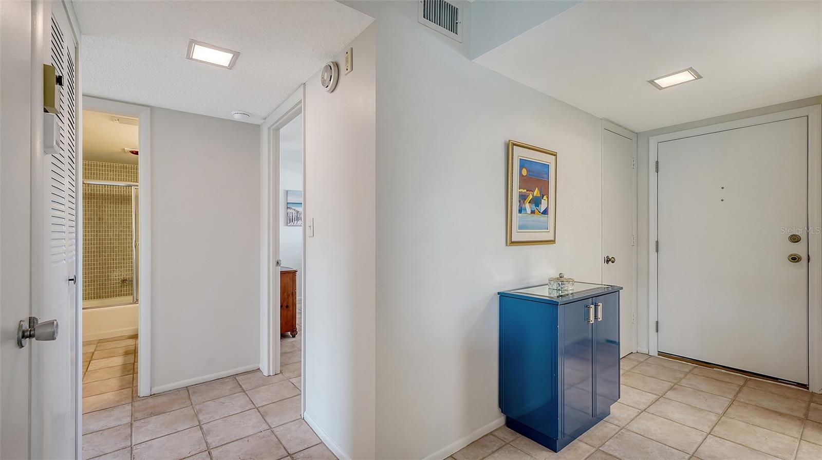 1250 N PORTOFINO DR #303, SARASOTA, FL, 34242