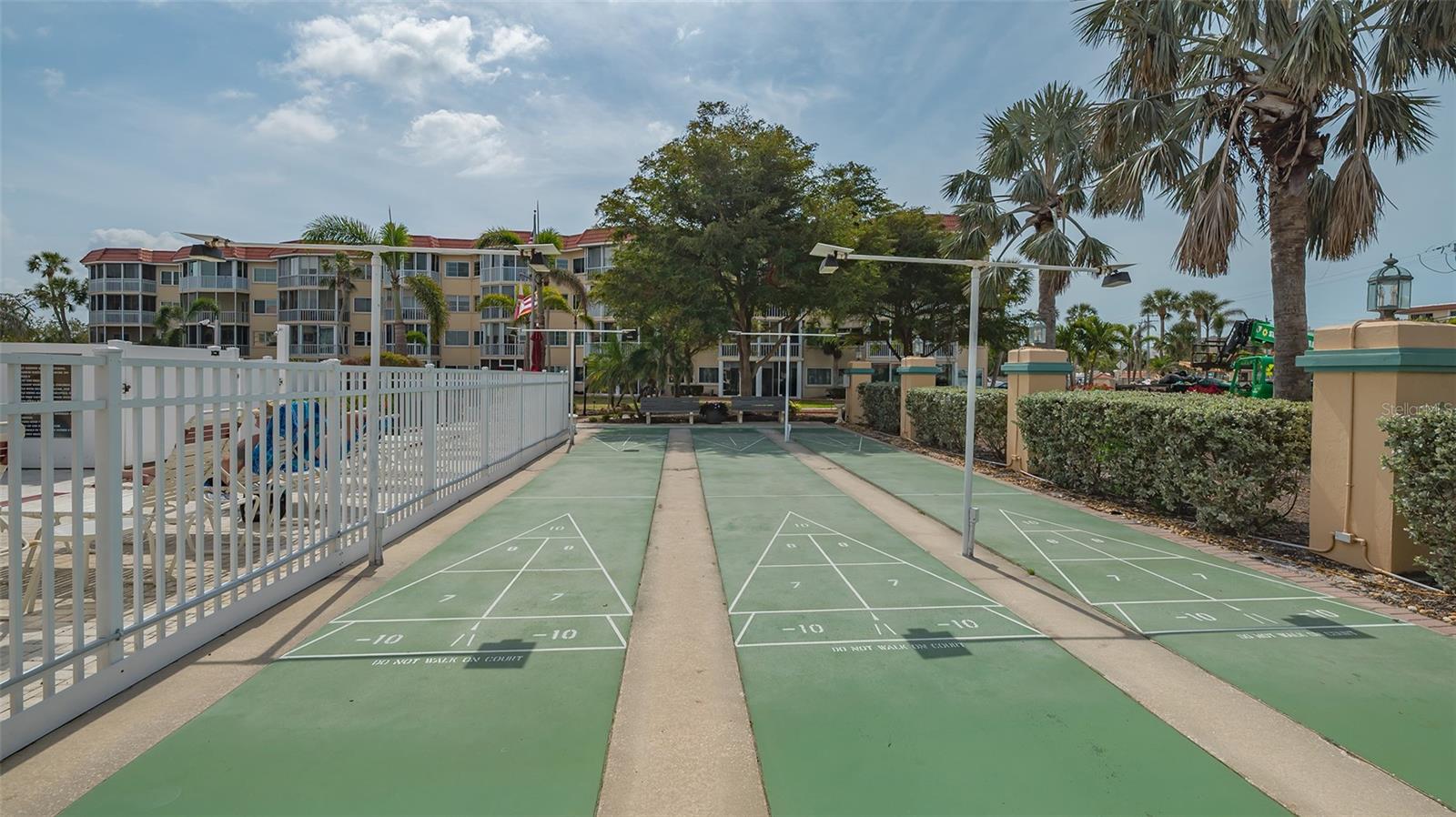 1250 N PORTOFINO DR #303, SARASOTA, FL, 34242