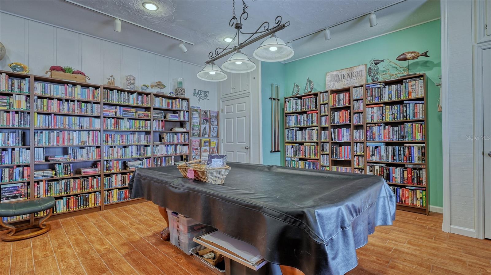 1250 N PORTOFINO DR #303, SARASOTA, FL, 34242