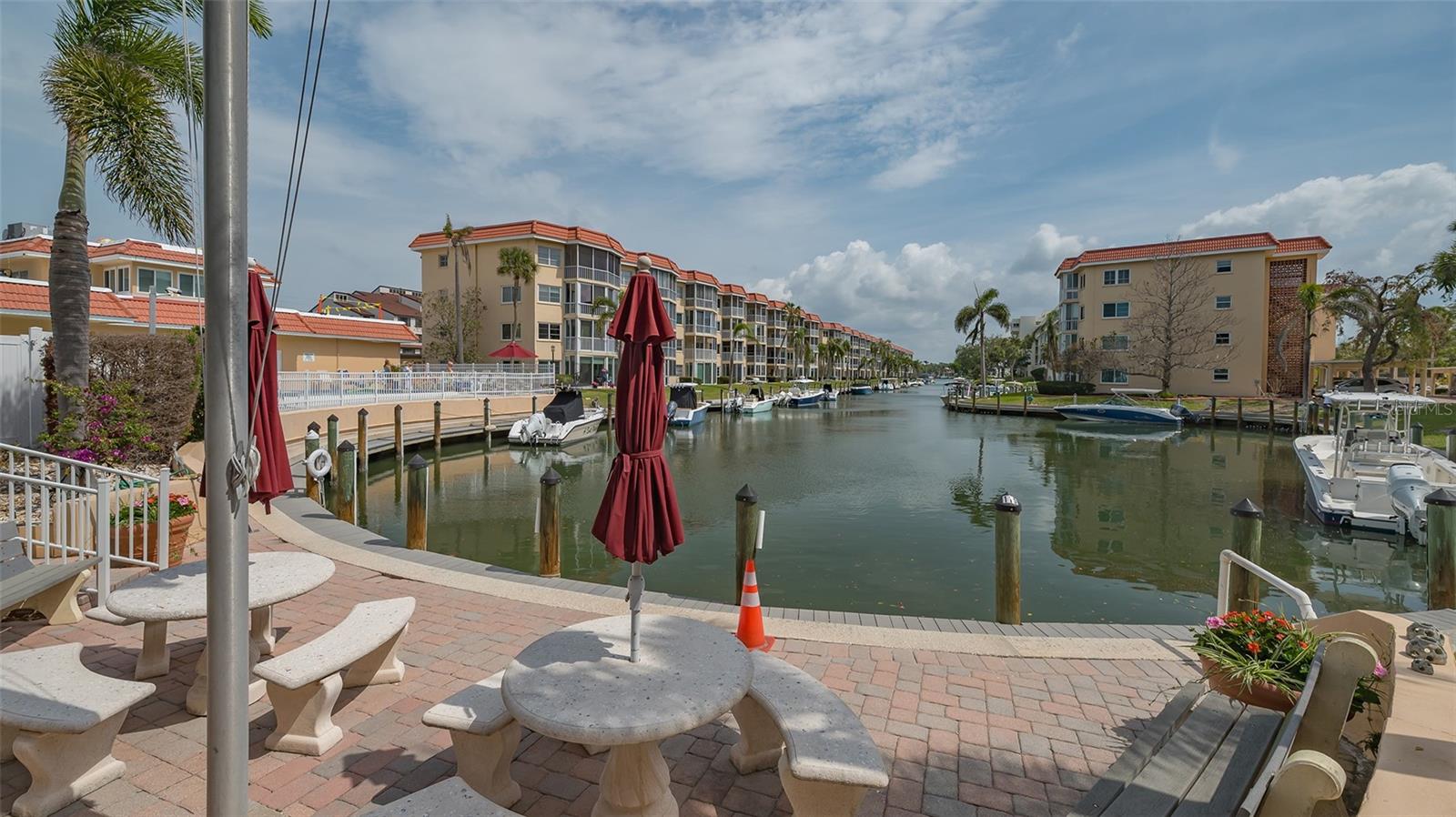 1250 N PORTOFINO DR #303, SARASOTA, FL, 34242