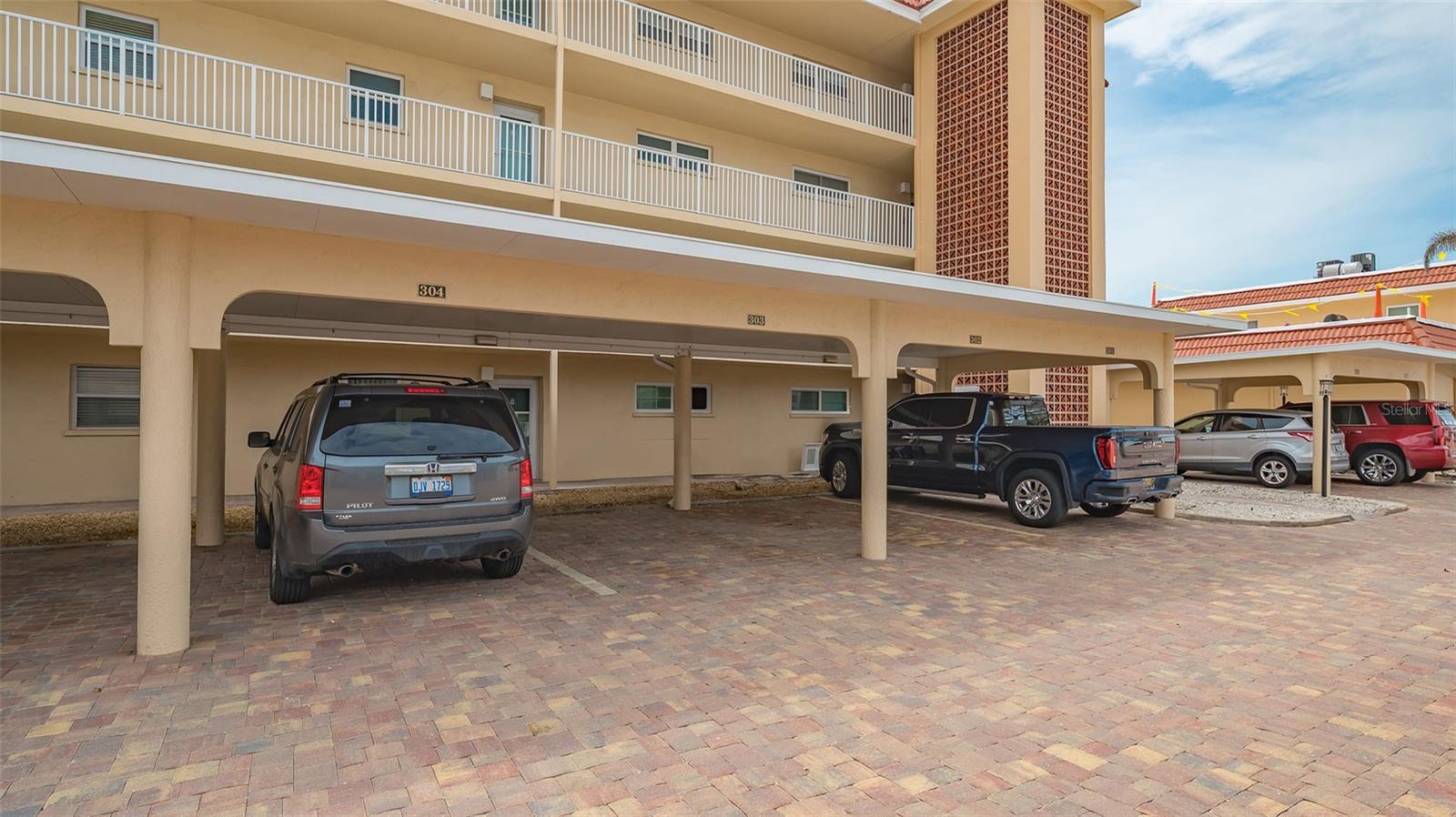 1250 N PORTOFINO DR #303, SARASOTA, FL, 34242