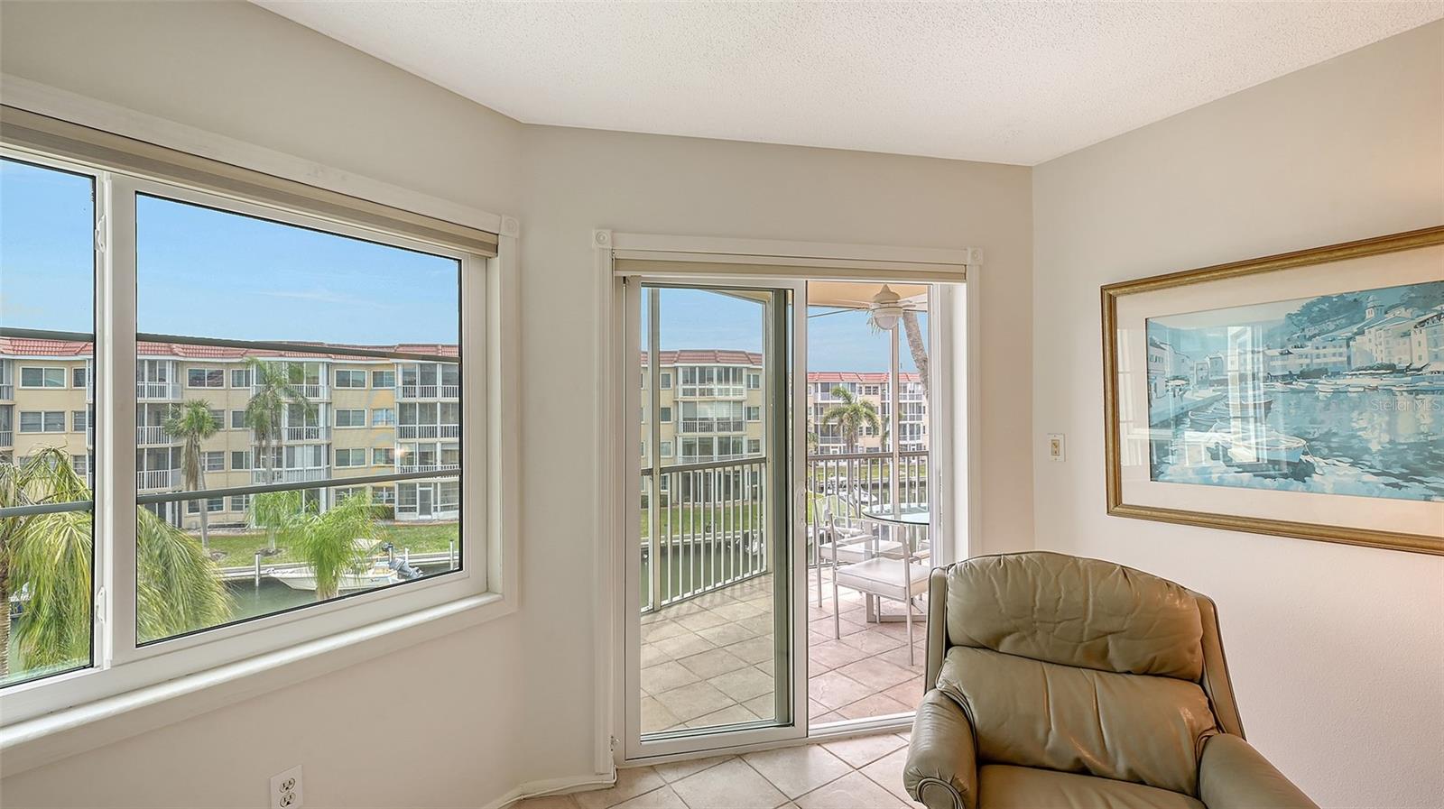 1250 N PORTOFINO DR #303, SARASOTA, FL, 34242