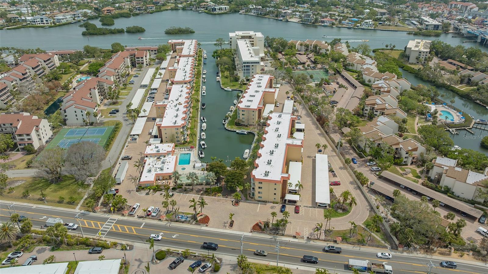 1250 N PORTOFINO DR #303, SARASOTA, FL, 34242