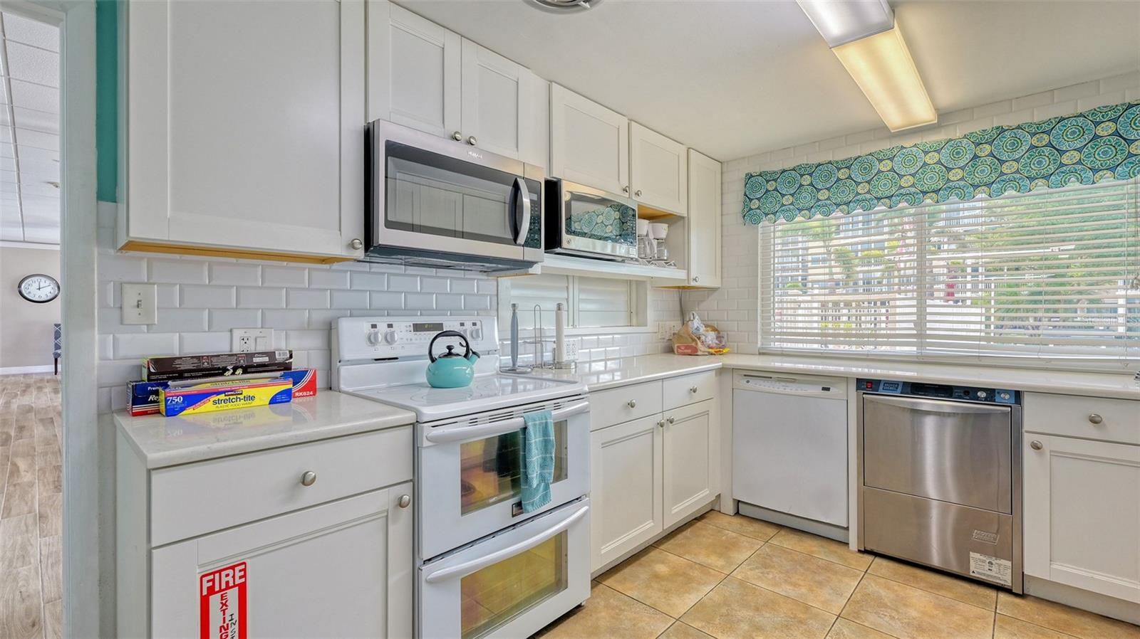 1250 N PORTOFINO DR #303, SARASOTA, FL, 34242