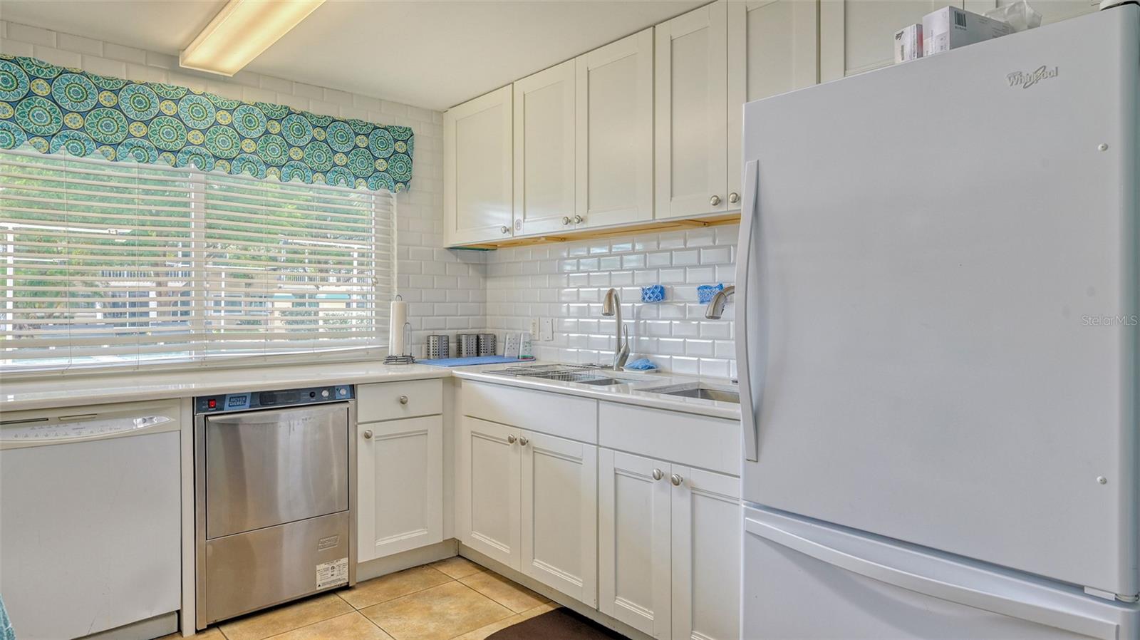 1250 N PORTOFINO DR #303, SARASOTA, FL, 34242