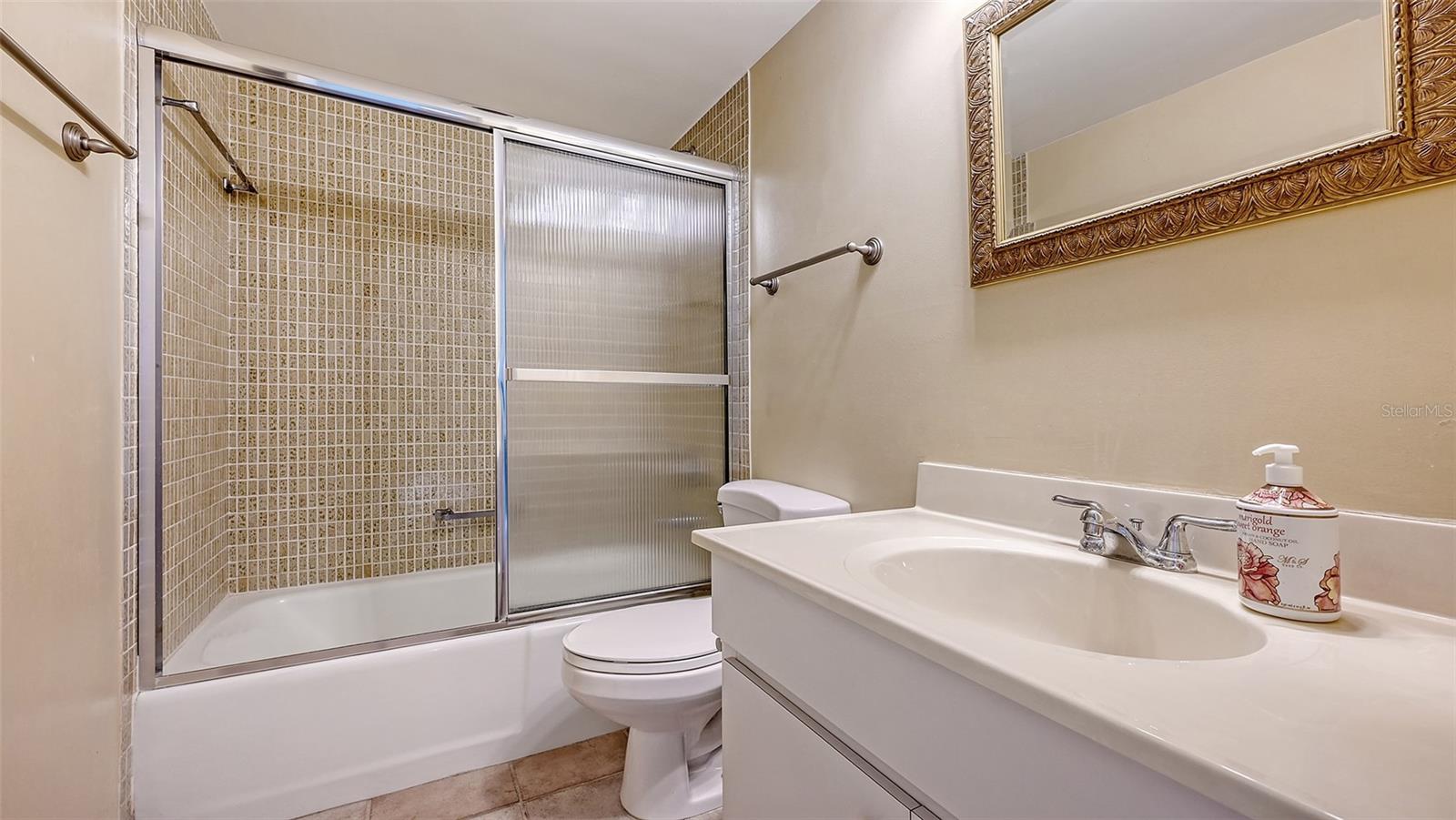 1250 N PORTOFINO DR #303, SARASOTA, FL, 34242
