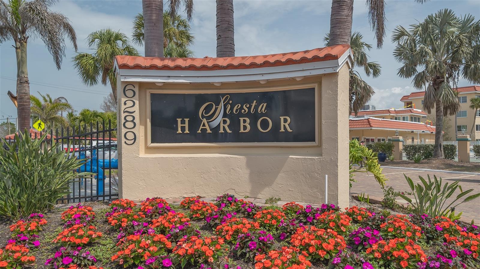 1250 N PORTOFINO DR #303, SARASOTA, FL, 34242