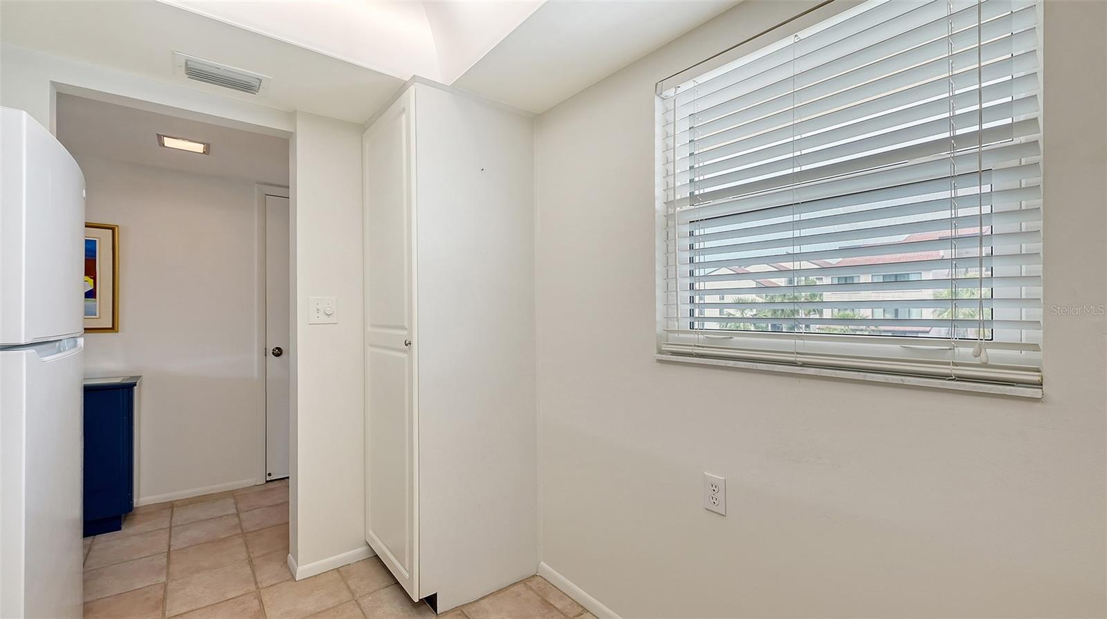 1250 N PORTOFINO DR #303, SARASOTA, FL, 34242