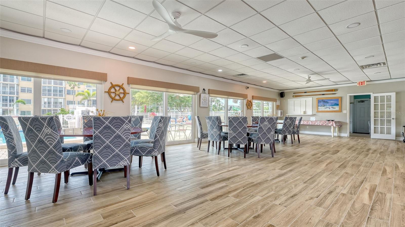 1250 N PORTOFINO DR #303, SARASOTA, FL, 34242