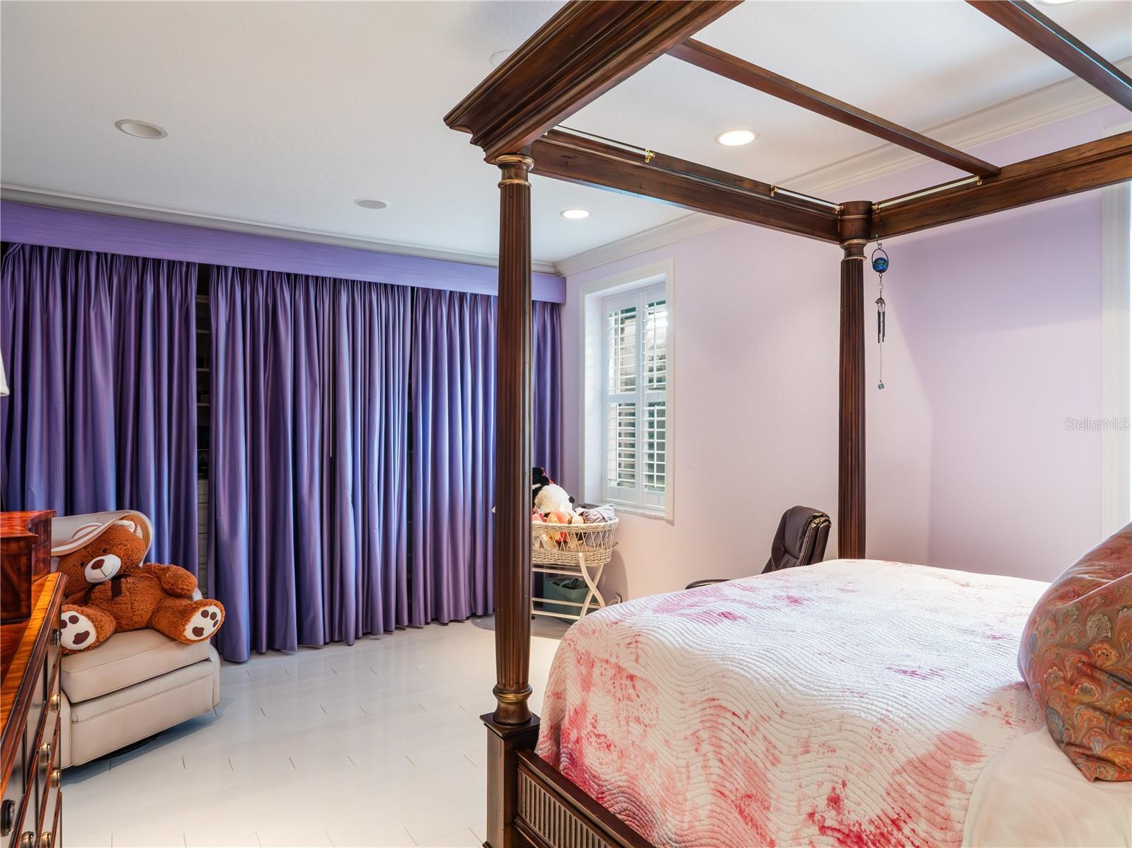 TB8360938 Property Photo