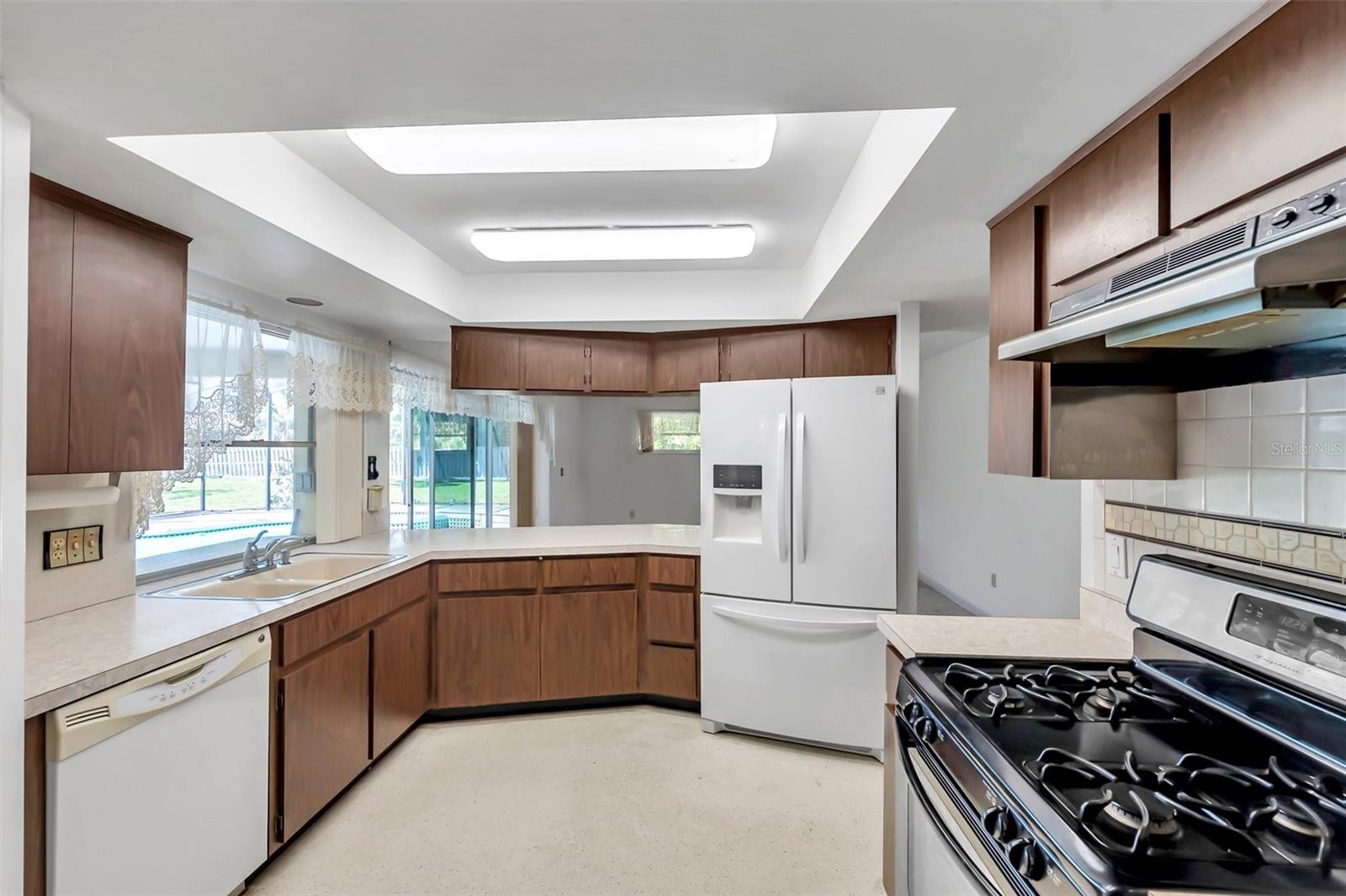 106 INDIAN ROCKS RD S, BELLEAIR BLUFFS, FL, 33770