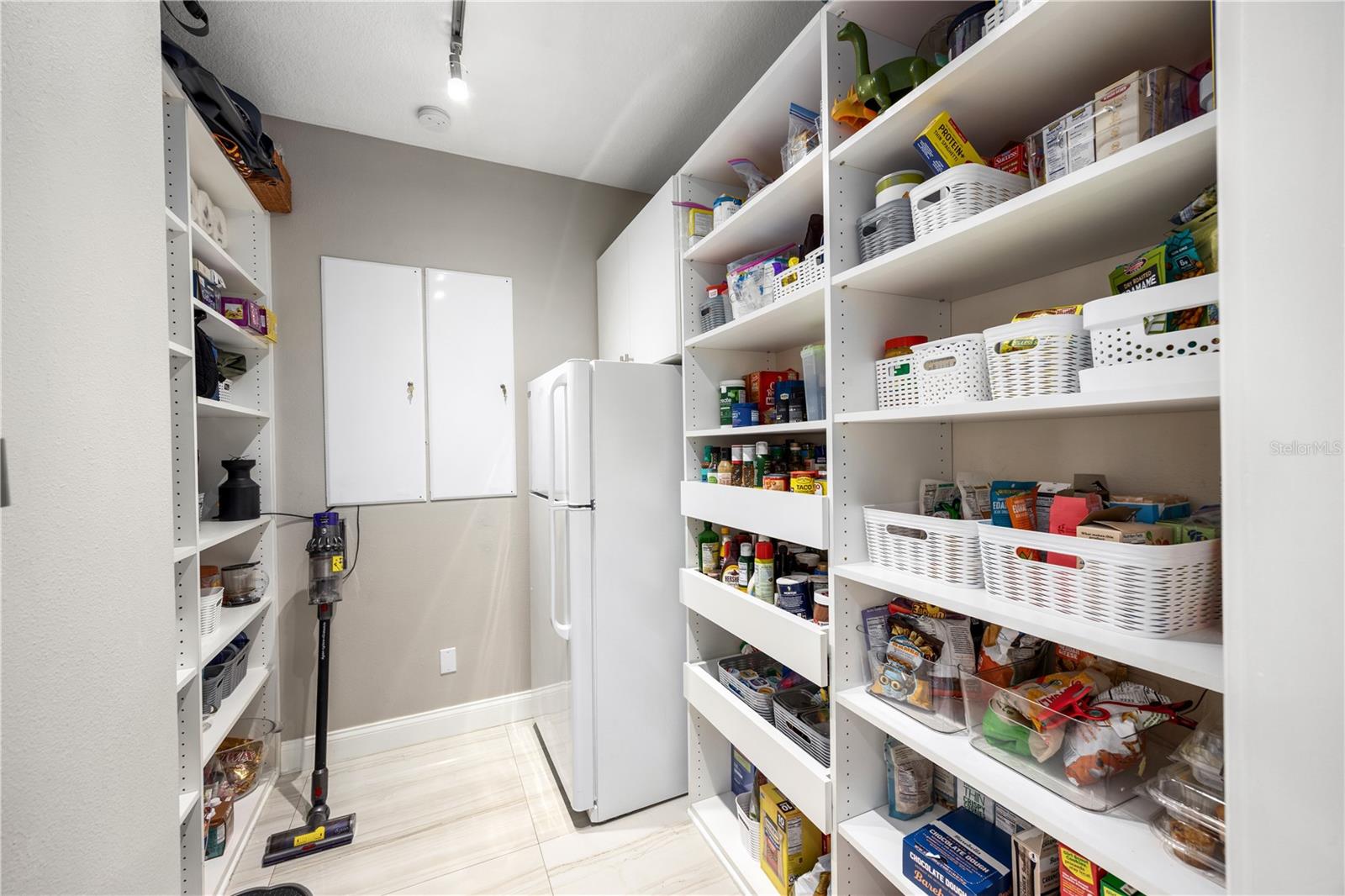 743 MILLS ESTATE PL, CHULUOTA, FL, 32766