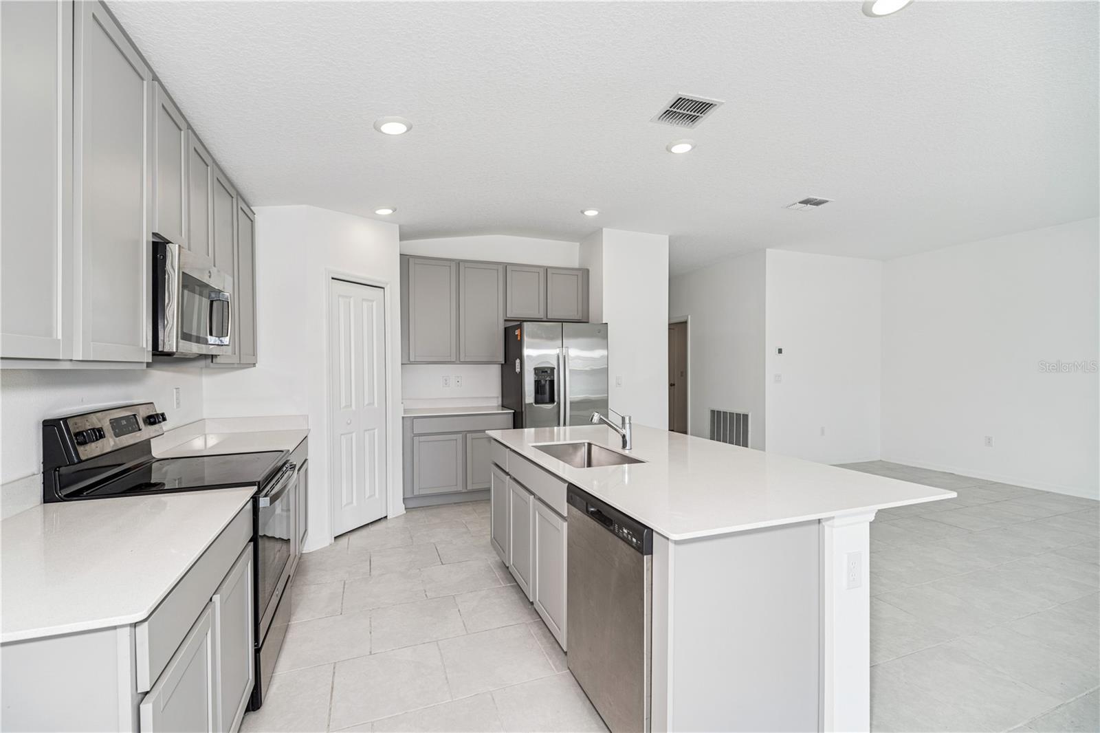 1533 PEACH CREEK DR, OSTEEN, FL, 32764