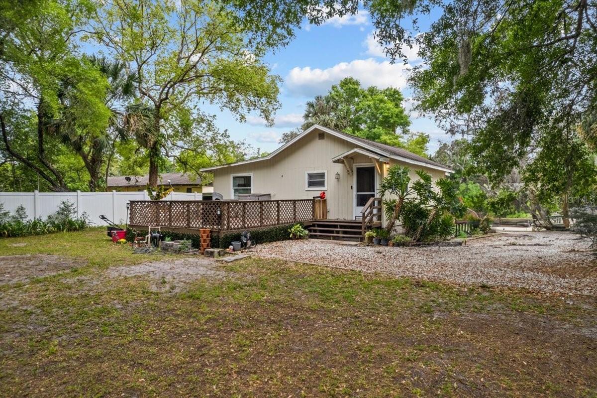 1401 E VOORHIS AVE, DELAND, FL, 32724