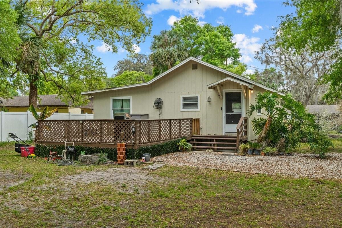 1401 E VOORHIS AVE, DELAND, FL, 32724